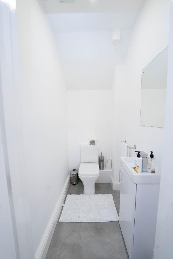 Entire Modern Home With Private Parking For 6/8 Persons Worksop Exteriér fotografie