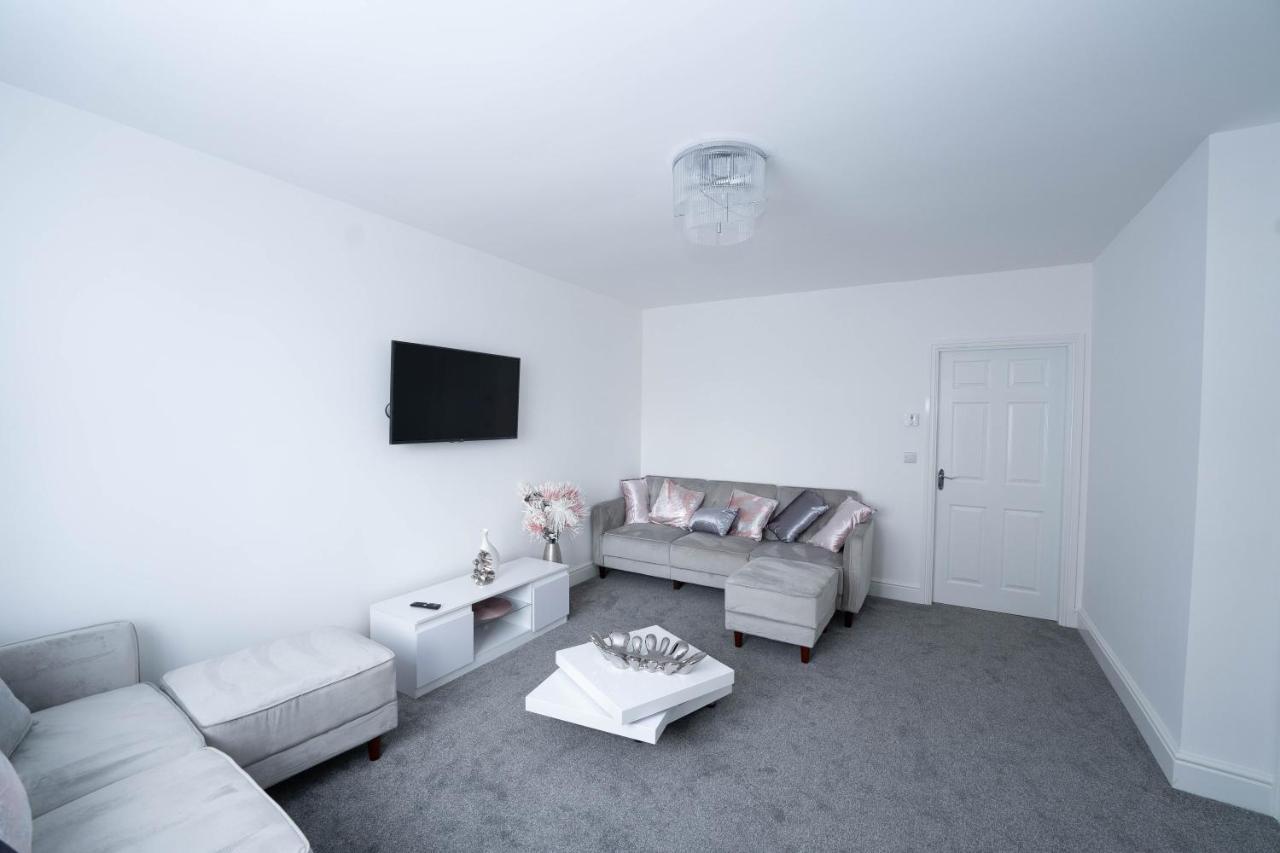 Entire Modern Home With Private Parking For 6/8 Persons Worksop Exteriér fotografie