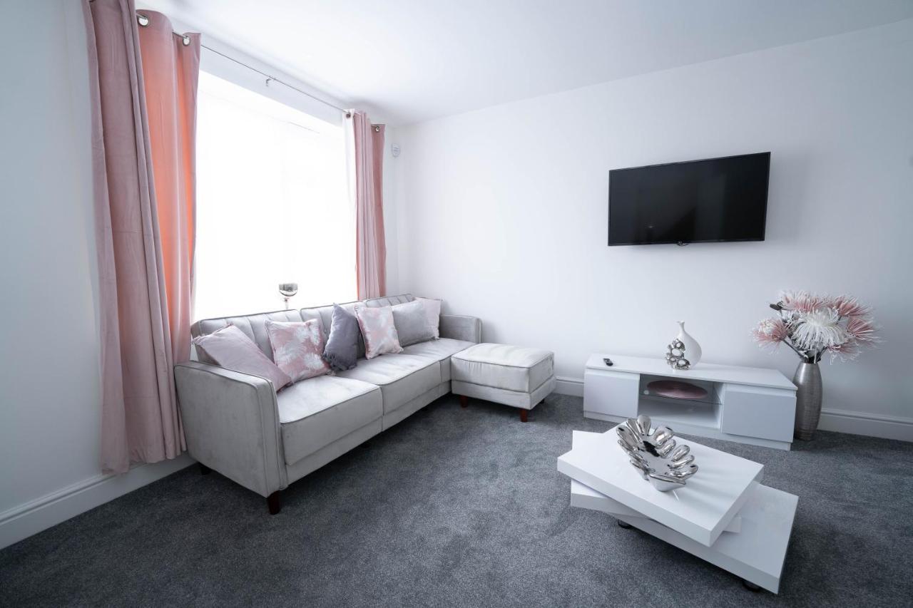 Entire Modern Home With Private Parking For 6/8 Persons Worksop Exteriér fotografie